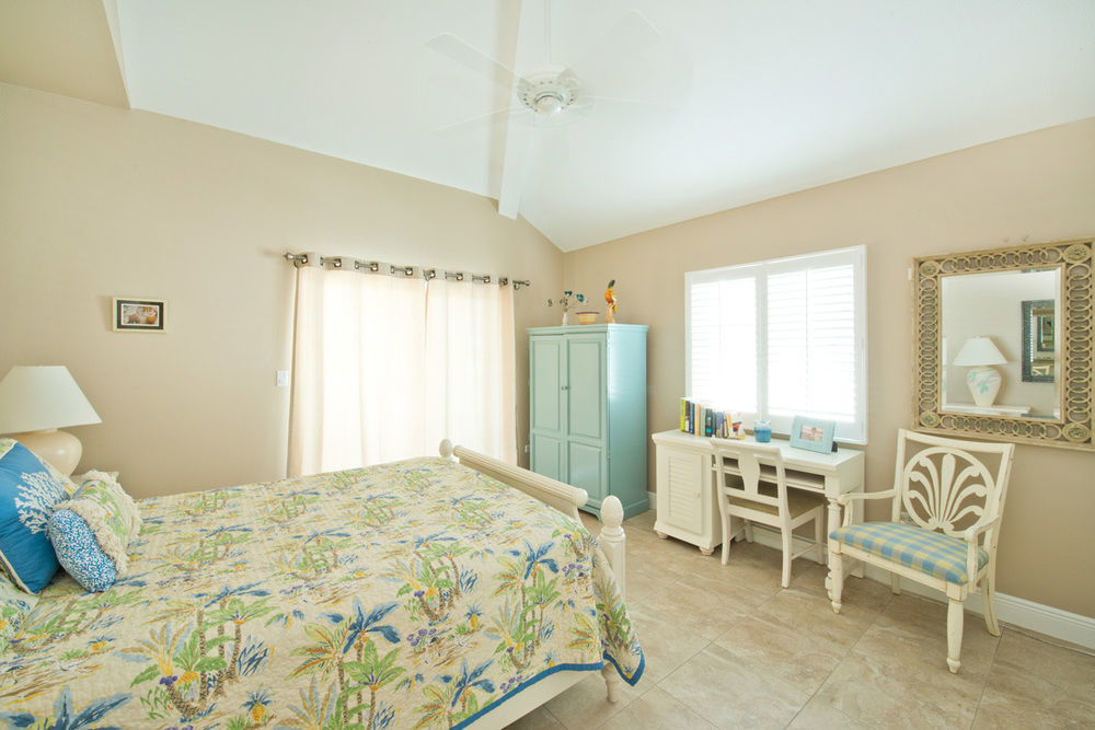 Silver Sands Condominiums West Bay Bagian luar foto