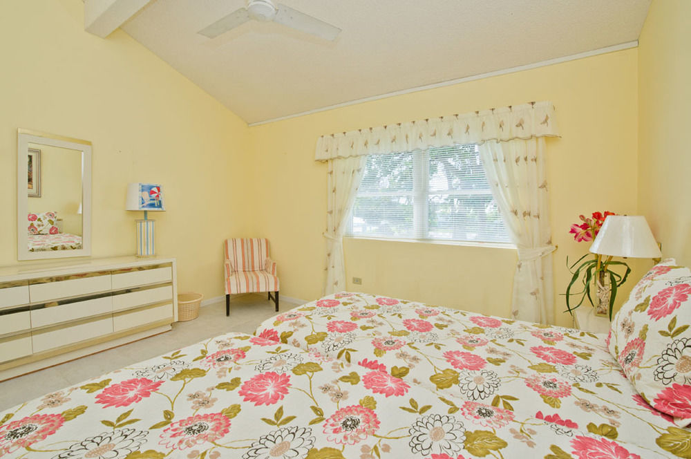 Silver Sands Condominiums West Bay Bagian luar foto