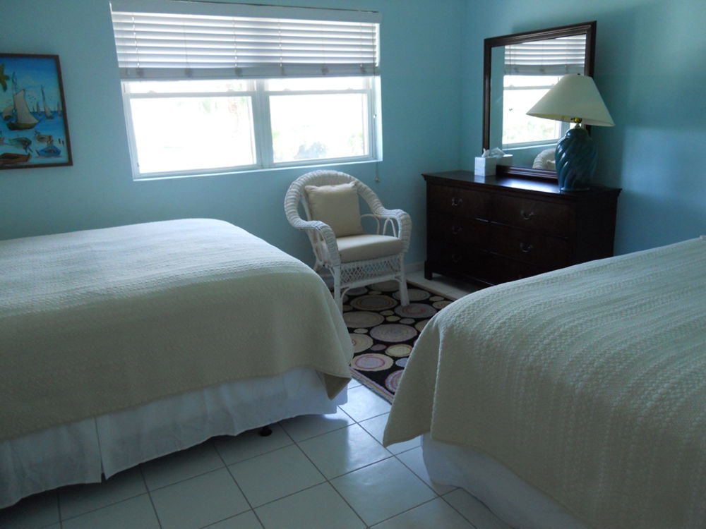 Silver Sands Condominiums West Bay Bagian luar foto