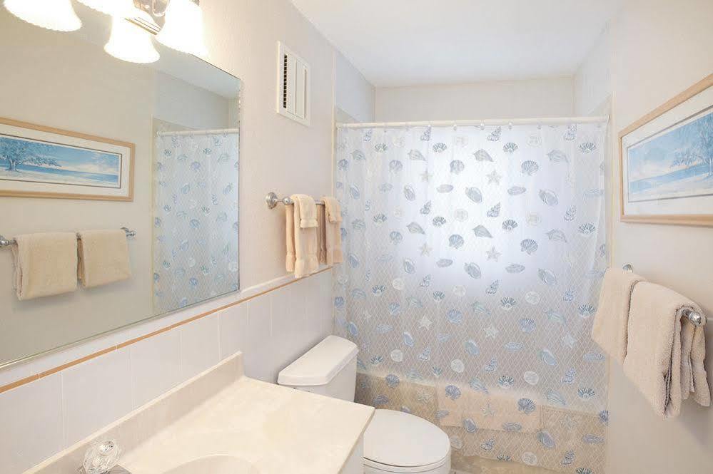 Silver Sands Condominiums West Bay Bagian luar foto