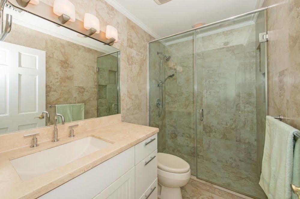 Silver Sands Condominiums West Bay Bagian luar foto