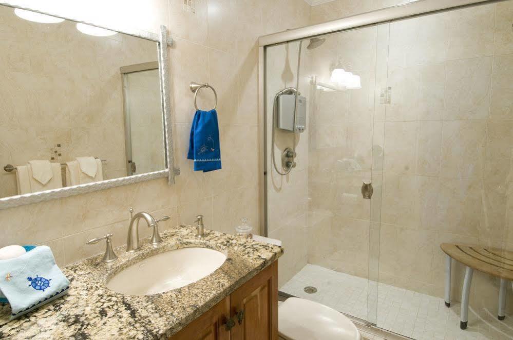 Silver Sands Condominiums West Bay Bagian luar foto