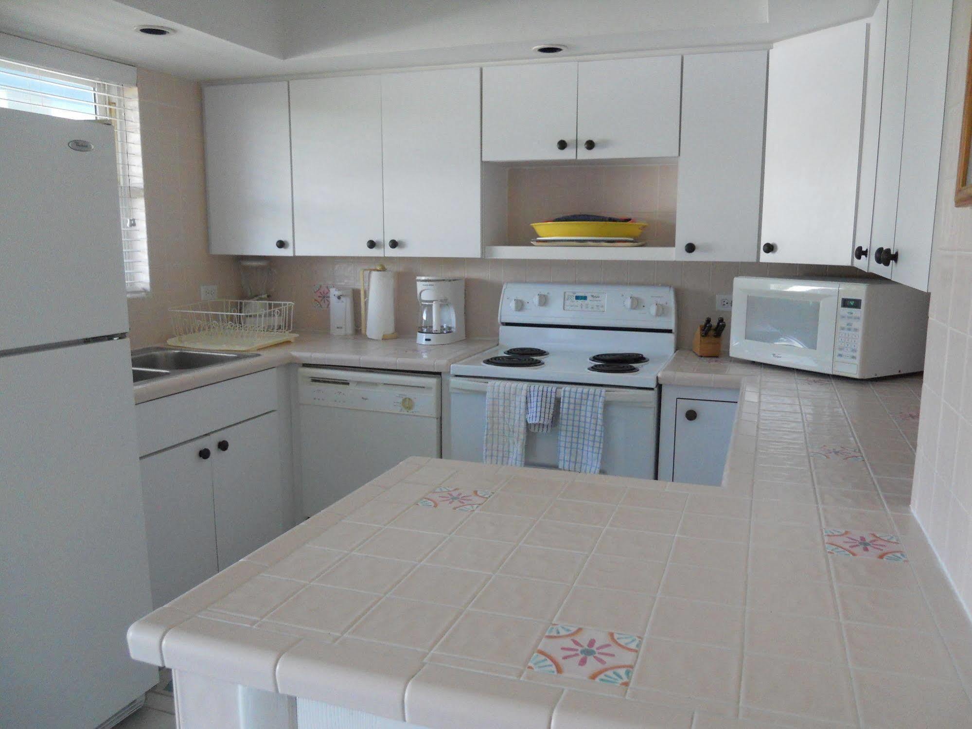 Silver Sands Condominiums West Bay Bagian luar foto