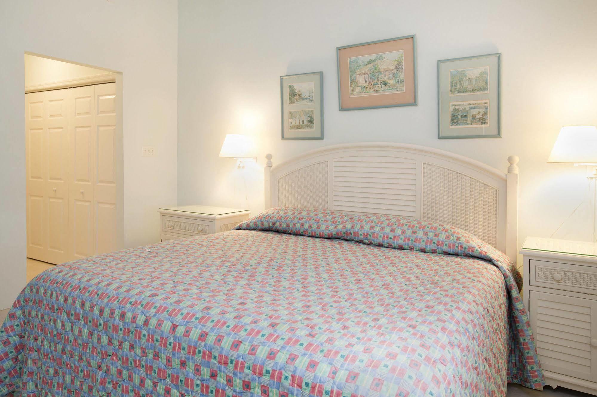 Silver Sands Condominiums West Bay Bagian luar foto
